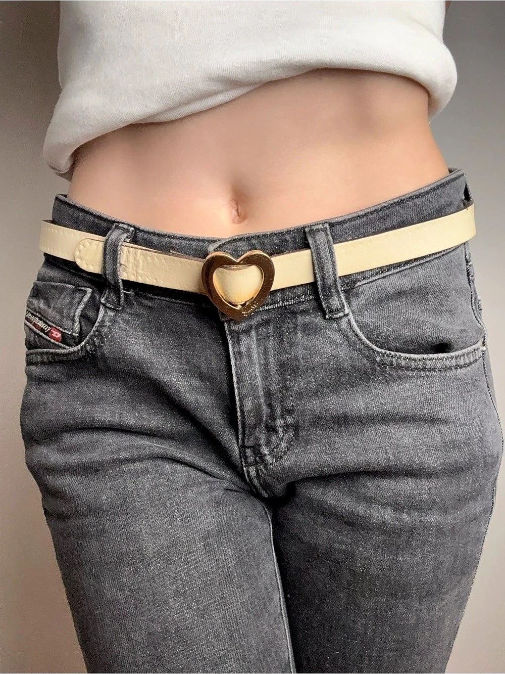 Vintage Gucci Gold Heart Buckle Cream Skinny Leather Belt